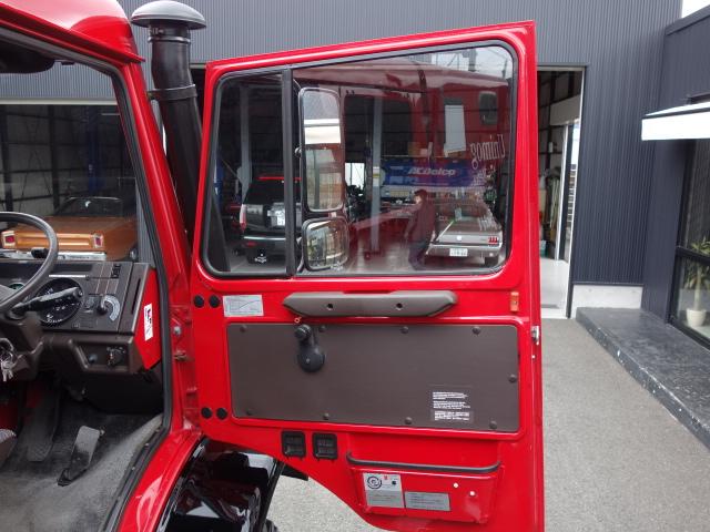 アーバンウニモグ 正規輸入ディーラー車 U1750 Wキャブ キャンピング車 窓付特装キャノピーリア跳ね上げ式ハッチ前進8速、後進8速マニュアルエアブレーキ&駐車ブレーキフロントブッシュグリルガード純正10穴鉄ホイル&コンチネンタルタイヤ8ナンバーキャンピング登録普通免許運転可(24枚目)