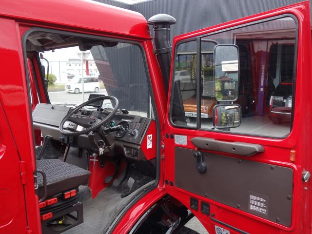 アーバンウニモグ 正規輸入ディーラー車 U1750 Wキャブ キャンピング車 窓付特装キャノピーリア跳ね上げ式ハッチ前進8速、後進8速マニュアルエアブレーキ&駐車ブレーキフロントブッシュグリルガード純正10穴鉄ホイル&コンチネンタルタイヤ8ナンバーキャンピング登録普通免許運転可(25枚目)