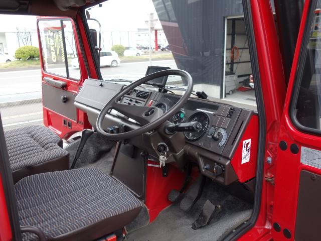 アーバンウニモグ 正規輸入ディーラー車 U1750 Wキャブ キャンピング車 窓付特装キャノピーリア跳ね上げ式ハッチ前進8速、後進8速マニュアルエアブレーキ&駐車ブレーキフロントブッシュグリルガード純正10穴鉄ホイル&コンチネンタルタイヤ8ナンバーキャンピング登録普通免許運転可(26枚目)