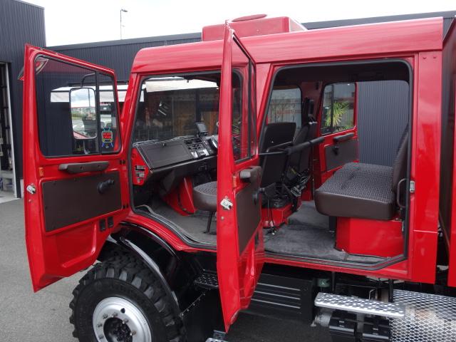 アーバンウニモグ 正規輸入ディーラー車 U1750 Wキャブ キャンピング車 窓付特装キャノピーリア跳ね上げ式ハッチ前進8速、後進8速マニュアルエアブレーキ&駐車ブレーキフロントブッシュグリルガード純正10穴鉄ホイル&コンチネンタルタイヤ8ナンバーキャンピング登録普通免許運転可(29枚目)