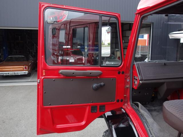 アーバンウニモグ 正規輸入ディーラー車 U1750 Wキャブ キャンピング車 窓付特装キャノピーリア跳ね上げ式ハッチ前進8速、後進8速マニュアルエアブレーキ&駐車ブレーキフロントブッシュグリルガード純正10穴鉄ホイル&コンチネンタルタイヤ8ナンバーキャンピング登録普通免許運転可(31枚目)