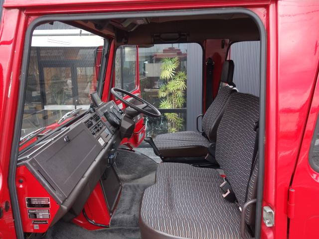 アーバンウニモグ 正規輸入ディーラー車 U1750 Wキャブ キャンピング車 窓付特装キャノピーリア跳ね上げ式ハッチ前進8速、後進8速マニュアルエアブレーキ&駐車ブレーキフロントブッシュグリルガード純正10穴鉄ホイル&コンチネンタルタイヤ8ナンバーキャンピング登録普通免許運転可(34枚目)
