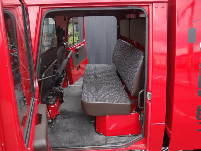 アーバンウニモグ 正規輸入ディーラー車 U1750 Wキャブ キャンピング車 窓付特装キャノピーリア跳ね上げ式ハッチ前進8速、後進8速マニュアルエアブレーキ&駐車ブレーキフロントブッシュグリルガード純正10穴鉄ホイル&コンチネンタルタイヤ8ナンバーキャンピング登録普通免許運転可(35枚目)