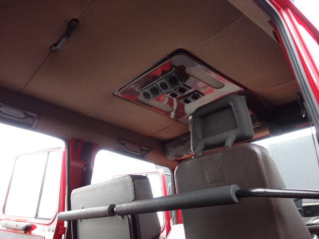 アーバンウニモグ 正規輸入ディーラー車 U1750 Wキャブ キャンピング車 窓付特装キャノピーリア跳ね上げ式ハッチ前進8速、後進8速マニュアルエアブレーキ&駐車ブレーキフロントブッシュグリルガード純正10穴鉄ホイル&コンチネンタルタイヤ8ナンバーキャンピング登録普通免許運転可(37枚目)