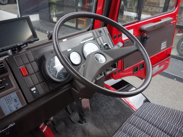 アーバンウニモグ 正規輸入ディーラー車 U1750 Wキャブ キャンピング車 窓付特装キャノピーリア跳ね上げ式ハッチ前進8速、後進8速マニュアルエアブレーキ&駐車ブレーキフロントブッシュグリルガード純正10穴鉄ホイル&コンチネンタルタイヤ8ナンバーキャンピング登録普通免許運転可(39枚目)