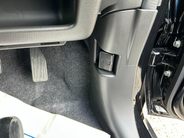 クロスビー HYBRID MZ 4型 4WD 全方位カメラ バックカメラ オートライト プッシュスタート シートヒーター オートエアコン 4WD 衝突被害軽減システム アイドリングストップ 横滑り防止機能 衝突安全ボディ 盗難防止システム(30枚目)