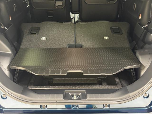 �f�b�L�{�[�h�̉��ɂ����[�X�y�[�X����