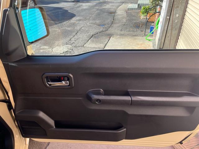 ジムニー XC 中古純正アルミスタッドレスセット付 エンジンスターター 社外アルミホイール オフロードタイヤ オプショングリル 革調社外シートカバー 8インチナビ バックカメラ アクティブクルコン シートヒーター(10枚目)