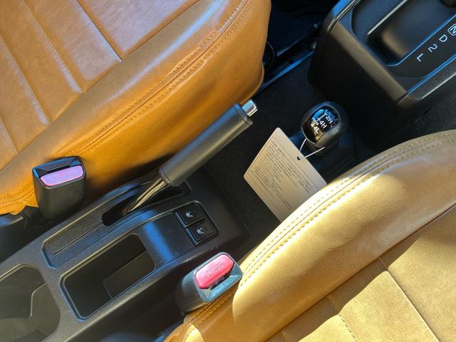 ジムニー XC 中古純正アルミスタッドレスセット付 エンジンスターター 社外アルミホイール オフロードタイヤ オプショングリル 革調社外シートカバー 8インチナビ バックカメラ アクティブクルコン シートヒーター(18枚目)