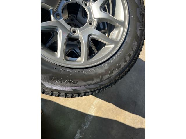 ジムニー XC 中古純正アルミスタッドレスセット付 エンジンスターター 社外アルミホイール オフロードタイヤ オプショングリル 革調社外シートカバー 8インチナビ バックカメラ アクティブクルコン シートヒーター(44枚目)