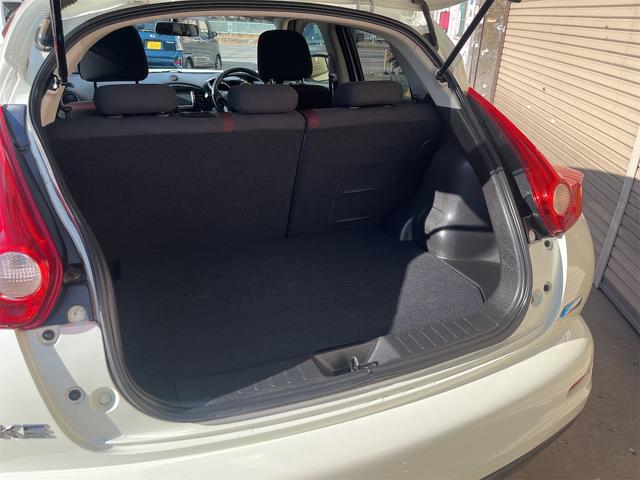 ジューク 15RX タイプV 車検2年付き 中古スタッドレスセット付き 純正ナビ TV Bluetooth リアスポイラー プッシュスタート スペアキー オートエアコン 社外17インチアルミホイール(19枚目)