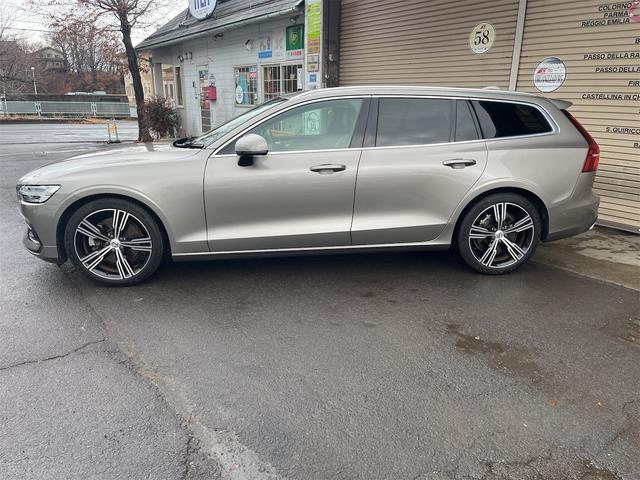 Ｖ６０ Ｔ５　インスクリプション　パイロットアシスト　アクティブクルコン　ハーマンカードンプレミアムオーディオ　マッサージ機能　シートヒーター　シートクーラー　前後純正ドライブレコーダー　ブラウンレザーシート　アラウンドビューモニター（3枚目）