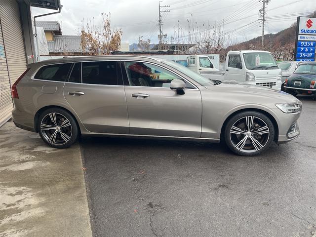 Ｖ６０ Ｔ５　インスクリプション　パイロットアシスト　アクティブクルコン　ハーマンカードンプレミアムオーディオ　マッサージ機能　シートヒーター　シートクーラー　前後純正ドライブレコーダー　ブラウンレザーシート　アラウンドビューモニター（7枚目）