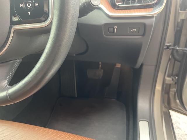 Ｖ６０ Ｔ５　インスクリプション　パイロットアシスト　アクティブクルコン　ハーマンカードンプレミアムオーディオ　マッサージ機能　シートヒーター　シートクーラー　前後純正ドライブレコーダー　ブラウンレザーシート　アラウンドビューモニター（12枚目）