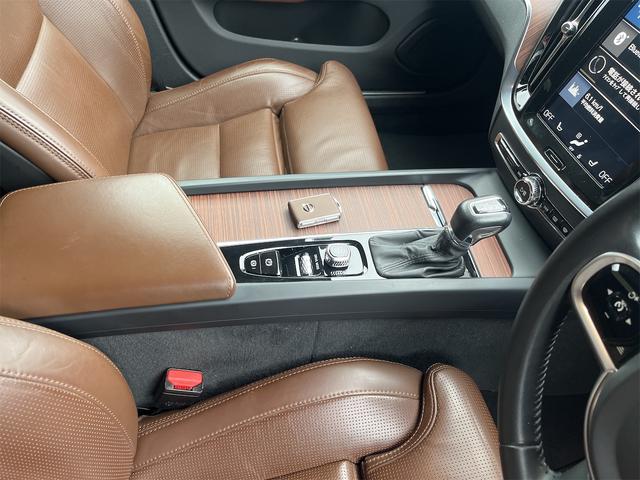 Ｖ６０ Ｔ５　インスクリプション　パイロットアシスト　アクティブクルコン　ハーマンカードンプレミアムオーディオ　マッサージ機能　シートヒーター　シートクーラー　前後純正ドライブレコーダー　ブラウンレザーシート　アラウンドビューモニター（14枚目）
