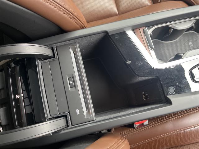 Ｖ６０ Ｔ５　インスクリプション　パイロットアシスト　アクティブクルコン　ハーマンカードンプレミアムオーディオ　マッサージ機能　シートヒーター　シートクーラー　前後純正ドライブレコーダー　ブラウンレザーシート　アラウンドビューモニター（24枚目）