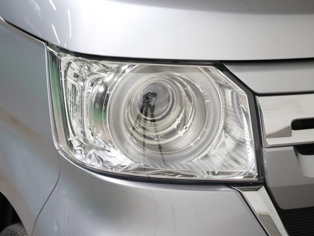 ＬＥＤヘッドライトで夜間や雨天時でも明るく照らします。