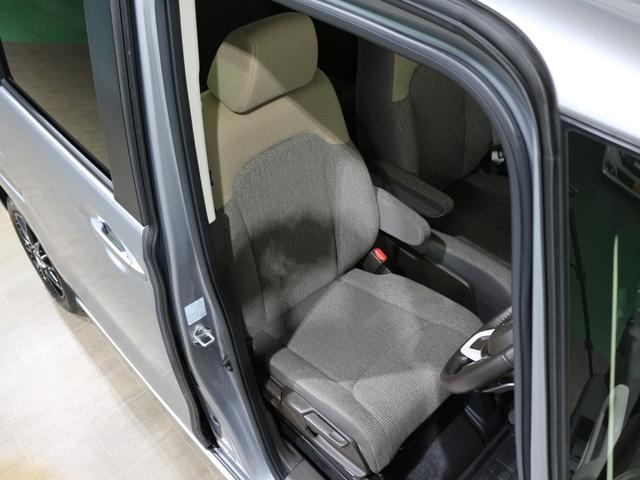 程よい硬さとホールド性が高いシートで長時間運転も快適です。