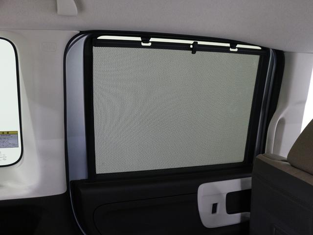 後席はサンシェード付きで快適です。