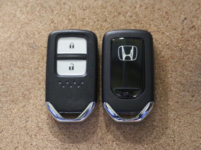 フィット e:HEVリュクス ギャザズメモリーナビ フルセグ DVD リアカメラ ETC ドラレコ シートヒーター LEDヘッドライト アルミホイール(24枚目)