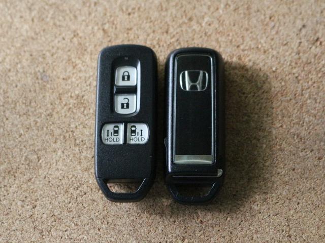 �X�}�[�g�L�[�ł��B�L�[���g�т��Ă��邾���ŁA�h�A���b�N�̊J��G���W���̎n�����\�ł��B