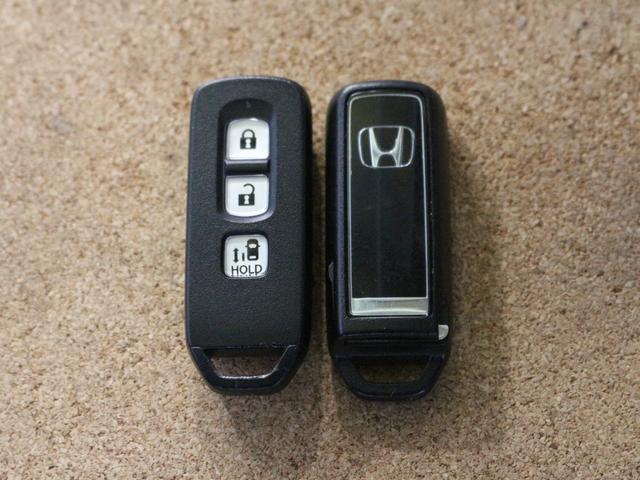 �X�}�[�g�L�[�ł��B�L�[���g�т��Ă��邾���ŁA�h�A���b�N�̊J��G���W���̎n�����\�ł��B