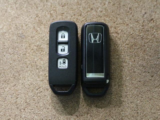 �X�}�[�g�L�[�ł��B�L�[���g�т��Ă��邾���ŁA�h�A���b�N�̊J��G���W���̎n�����\�ł��B