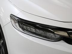 ＬＥＤヘッドライトが明るく遠くまで照らし、夜道や雨天などでの走行をサポートします。 7