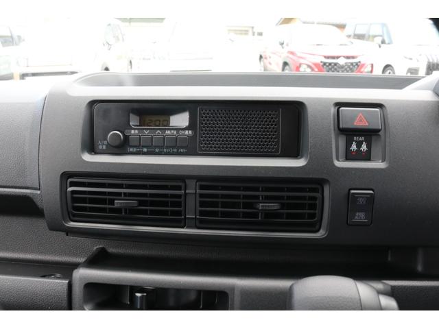 ハイゼットカーゴ ＤＸ　届出済未使用　４ＷＤ　軽バン　ＣＶＴ　衝突被害軽減システム　クリアランスソナー　両側スライドドア　キーレスエントリー　アイドリングストップ　オートライト　ＥＳＣ　パワーステアリング　パワーウィンドウ（3枚目）