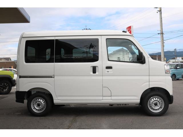 ハイゼットカーゴ ＤＸ　届出済未使用　４ＷＤ　軽バン　ＣＶＴ　衝突被害軽減システム　クリアランスソナー　両側スライドドア　キーレスエントリー　アイドリングストップ　オートライト　ＥＳＣ　パワーステアリング　パワーウィンドウ（16枚目）