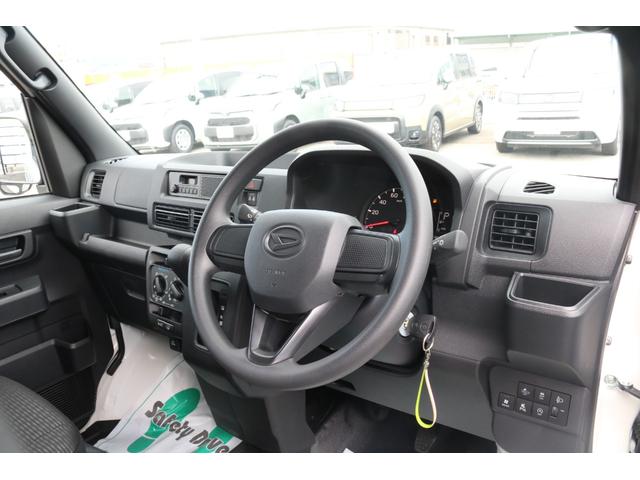 ハイゼットカーゴ ＤＸ　届出済未使用　４ＷＤ　軽バン　ＣＶＴ　衝突被害軽減システム　クリアランスソナー　両側スライドドア　キーレスエントリー　アイドリングストップ　オートライト　ＥＳＣ　パワーステアリング　パワーウィンドウ（23枚目）