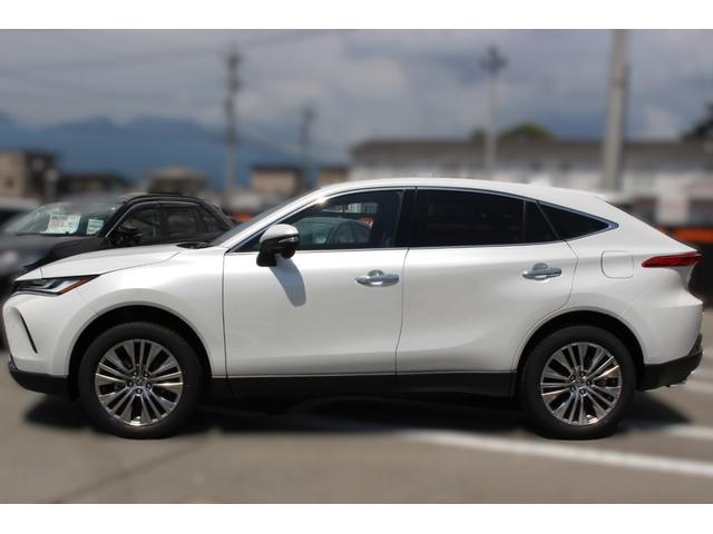 ハリアーハイブリッド Ｚ　レザーパッケージ　登録済未使用車　４ＷＤ　本革シート　ナビ　フルセグＴＶ　バックカメラ　ＥＴＣ２．０　クリアランスソナー　パワーシート　衝突被害軽減システム　オートマチックハイビーム　ＬＥＤヘッドランプ　電動リアゲート（17枚目）