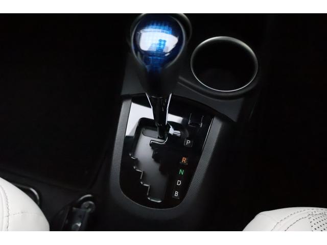 アクア クロスオーバー 純正ナビ フルセグTV バックカメラ セーフティセンス スマートキー レザーシート ルーフレール ETC 純正AW オートマチックハイビーム オートライト 盗難防止システム 衝突安全ボディ ABS(6枚目)