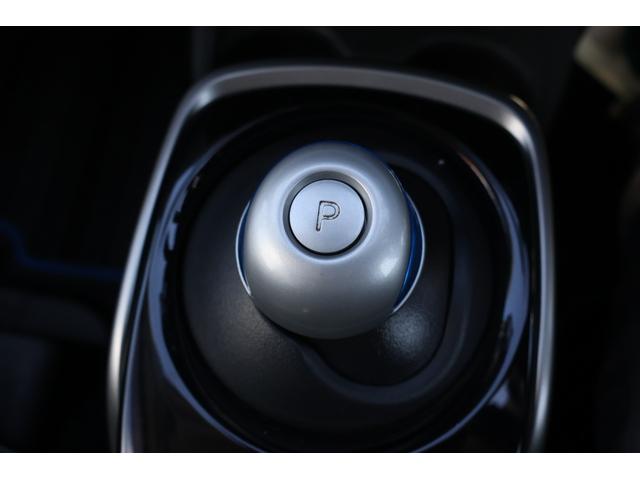 ノート ｅ－パワー　Ｘ　ＦＯＵＲ　Ｖセレクション　４ＷＤ　純正ナビ　フルセグＴＶ　アラウンドビュー　デジタルインナーミラー　エマージェンシブレーキ　ＬＥＤヘッドライト　ＥＴＣ　純正ＡＷ　プッシュスタート　インテリキー　オートライト　スマートキー（7枚目）