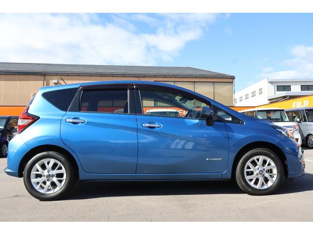 ノート ｅ－パワー　Ｘ　ＦＯＵＲ　Ｖセレクション　４ＷＤ　純正ナビ　フルセグＴＶ　アラウンドビュー　デジタルインナーミラー　エマージェンシブレーキ　ＬＥＤヘッドライト　ＥＴＣ　純正ＡＷ　プッシュスタート　インテリキー　オートライト　スマートキー（15枚目）