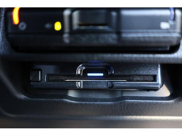 MAZDA3ファストバック XDバーガンディ セレクション 4WD ワンオーナー 純正ナビ フルセグTV 360°ビューモニター レッドレザーシート シートヒーター ステアヒーター ETC LEDヘッドライト スマートキー クリーンディーゼル(10枚目)