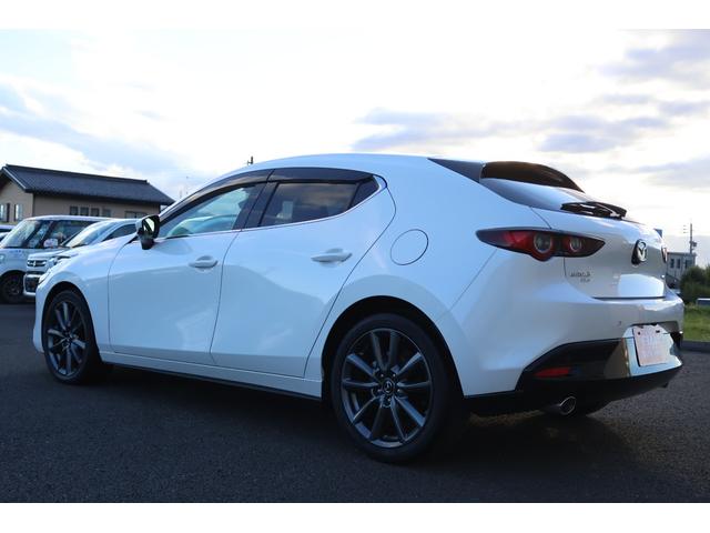 MAZDA3ファストバック XDバーガンディ セレクション 4WD ワンオーナー 純正ナビ フルセグTV 360°ビューモニター レッドレザーシート シートヒーター ステアヒーター ETC LEDヘッドライト スマートキー クリーンディーゼル(17枚目)