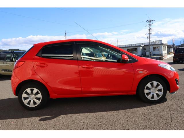 デミオ 13C 5速MT 純正ナビ TV キーレス 電動格納ドアミラー 衝突安全ボディ ABS CD エアコン パワーステアリング パワーウィンドウ(15枚目)