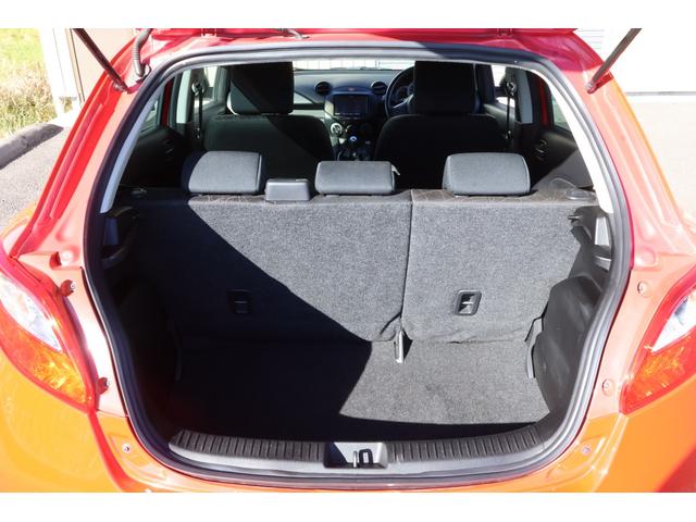 デミオ 13C 5速MT 純正ナビ TV キーレス 電動格納ドアミラー 衝突安全ボディ ABS CD エアコン パワーステアリング パワーウィンドウ(19枚目)