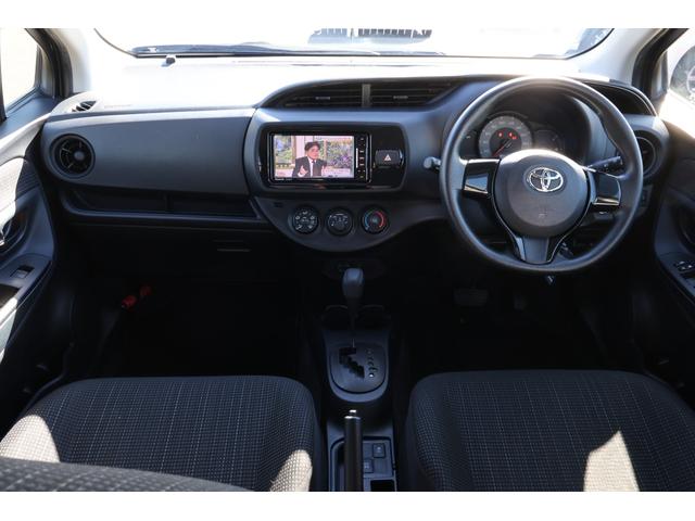 ヴィッツ F 4WD レンタアップ 社外ナビ フルセグTV ETC スマートキー プッシュスタート 社外AW 電動格納ミラー CVT 盗難防止システム 衝突安全ボディ ABS ESC CD DVD再生(2枚目)