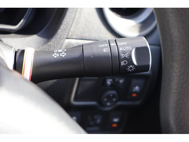 ノート Ｘ　ＦＯＵＲ　４ＷＤ　純正ナビ　アラウンドビューモニター　フルセグＴＶ　エマージェンシブレーキ　インテリジェントキー　プッシュスタート　フォグランプ（9枚目）