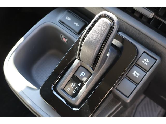 シエンタ ハイブリッドＺ　４ＷＤ　１０．５ディスプレイオーディオナビ　パノラミックビューモニター　フルセグＴＶ　フリップダウンモニター　セーフティセンス　ＥＴＣ　ＬＥＤヘッドライト　両側パワースライドドア（6枚目）