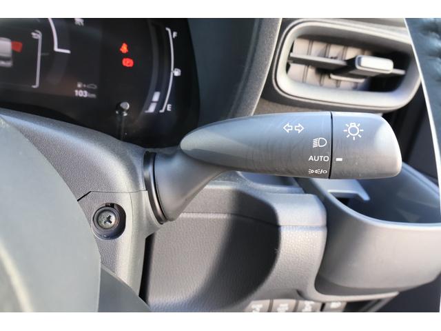 シエンタ ハイブリッドＺ　４ＷＤ　１０．５ディスプレイオーディオナビ　パノラミックビューモニター　フルセグＴＶ　フリップダウンモニター　セーフティセンス　ＥＴＣ　ＬＥＤヘッドライト　両側パワースライドドア（8枚目）