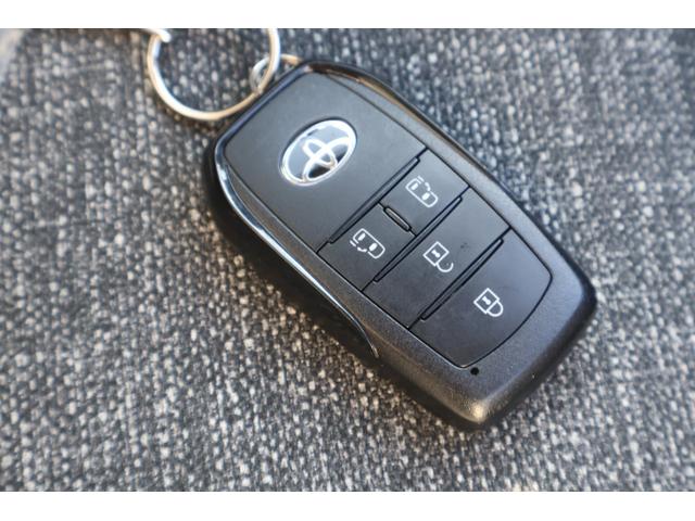 シエンタ ハイブリッドＺ　４ＷＤ　１０．５ディスプレイオーディオナビ　パノラミックビューモニター　フルセグＴＶ　フリップダウンモニター　セーフティセンス　ＥＴＣ　ＬＥＤヘッドライト　両側パワースライドドア（11枚目）