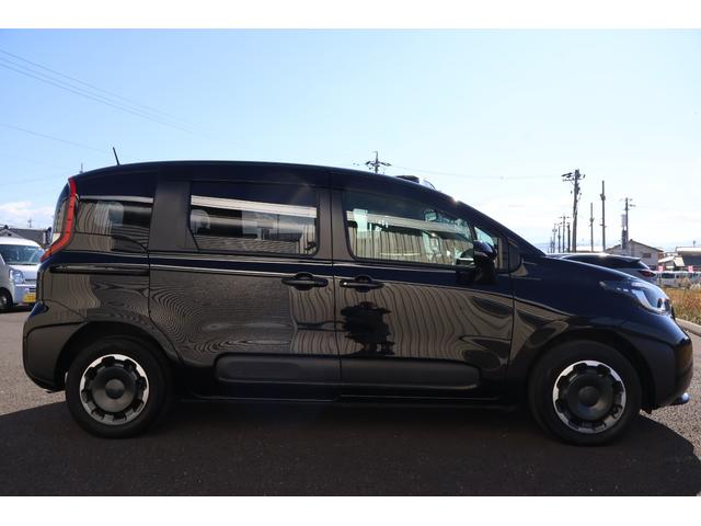 シエンタ ハイブリッドＺ　４ＷＤ　１０．５ディスプレイオーディオナビ　パノラミックビューモニター　フルセグＴＶ　フリップダウンモニター　セーフティセンス　ＥＴＣ　ＬＥＤヘッドライト　両側パワースライドドア（14枚目）