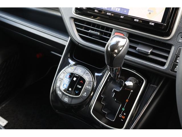 発進時や後退時に必ず操作するレバーです。操作のしやすさが肝になってきます。ぜひ一度体感してください。