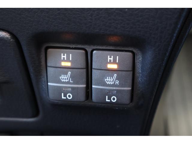 快適装備のシートヒーター付き。エアコンって前面しか当たらずに背中は冷え冷えなんて事もありますよね。快適に調整できますよ。