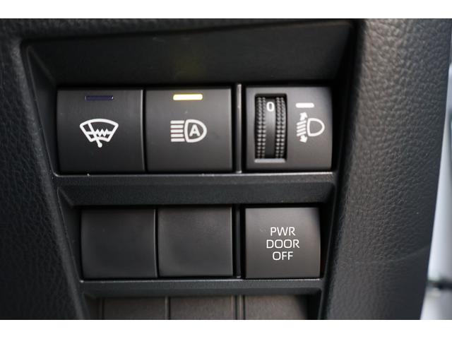 ヴォクシー Ｓ－Ｇ　登録済未使用車　４ＷＤ　純正１０．５ナビ　全方位モニター　フルセグＴＶ　両側パワスラ　ユニバーサルステップ　リアフリップダウン　チームメイトアドバンストパーク　快適利便ＭＩＤ　ＥＴＣ　シートヒーター（12枚目）