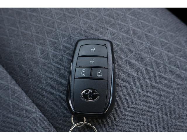 ヴォクシー Ｓ－Ｇ　登録済未使用車　４ＷＤ　純正１０．５ナビ　全方位モニター　フルセグＴＶ　両側パワスラ　ユニバーサルステップ　リアフリップダウン　チームメイトアドバンストパーク　快適利便ＭＩＤ　ＥＴＣ　シートヒーター（14枚目）