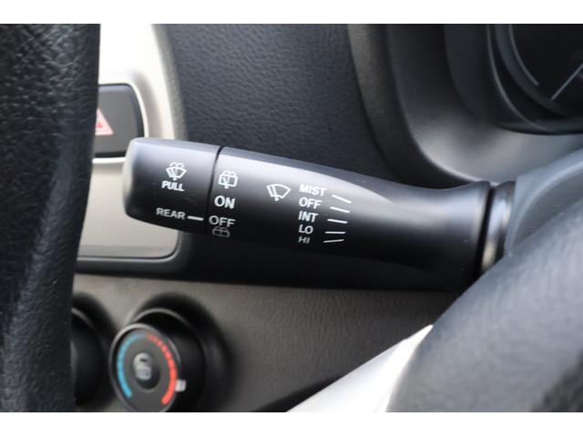 ヴィッツ Ｆ　ワンオーナー　４ＷＤ　ＥＴＣ　ナビ　ＴＶ　アルミホイール　キーレスエントリー　電動格納ミラー　ＣＶＴ　衝突安全ボディ　ＡＢＳ　ＥＳＣ　ＣＤ　ＤＶＤ再生　ＵＳＢ　エアコン　パワーステアリング（3枚目）